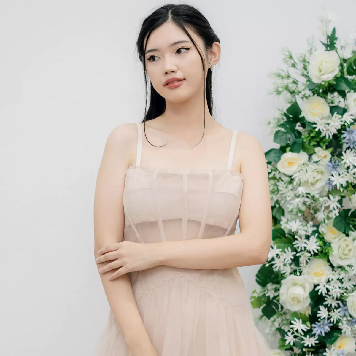 gaun pesta champagne