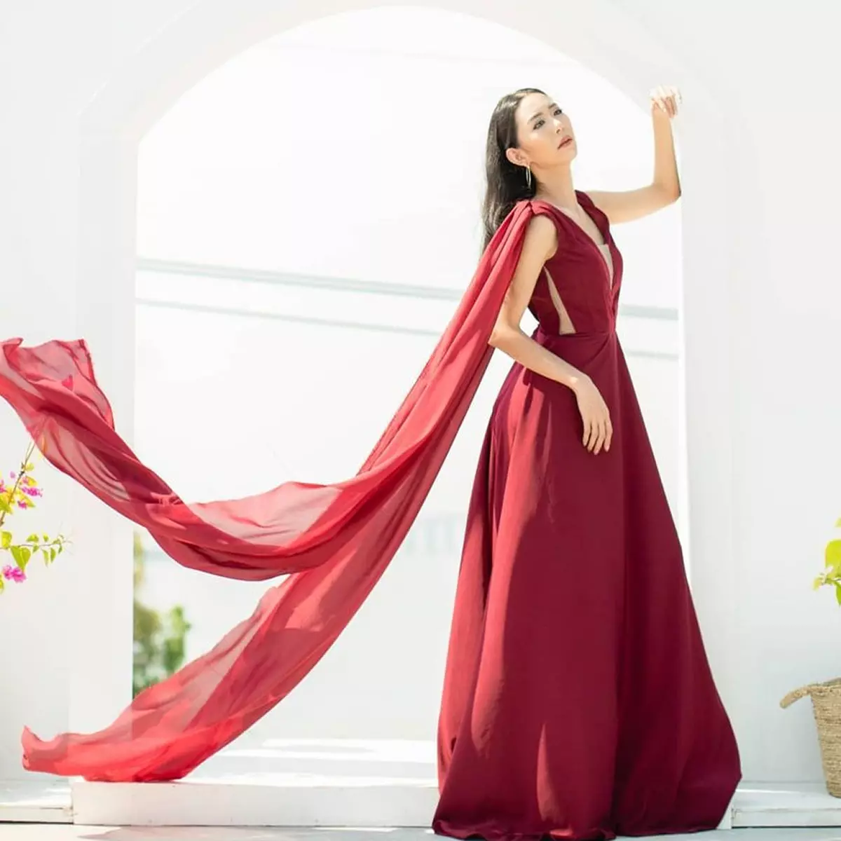 gaun pesta maroon
