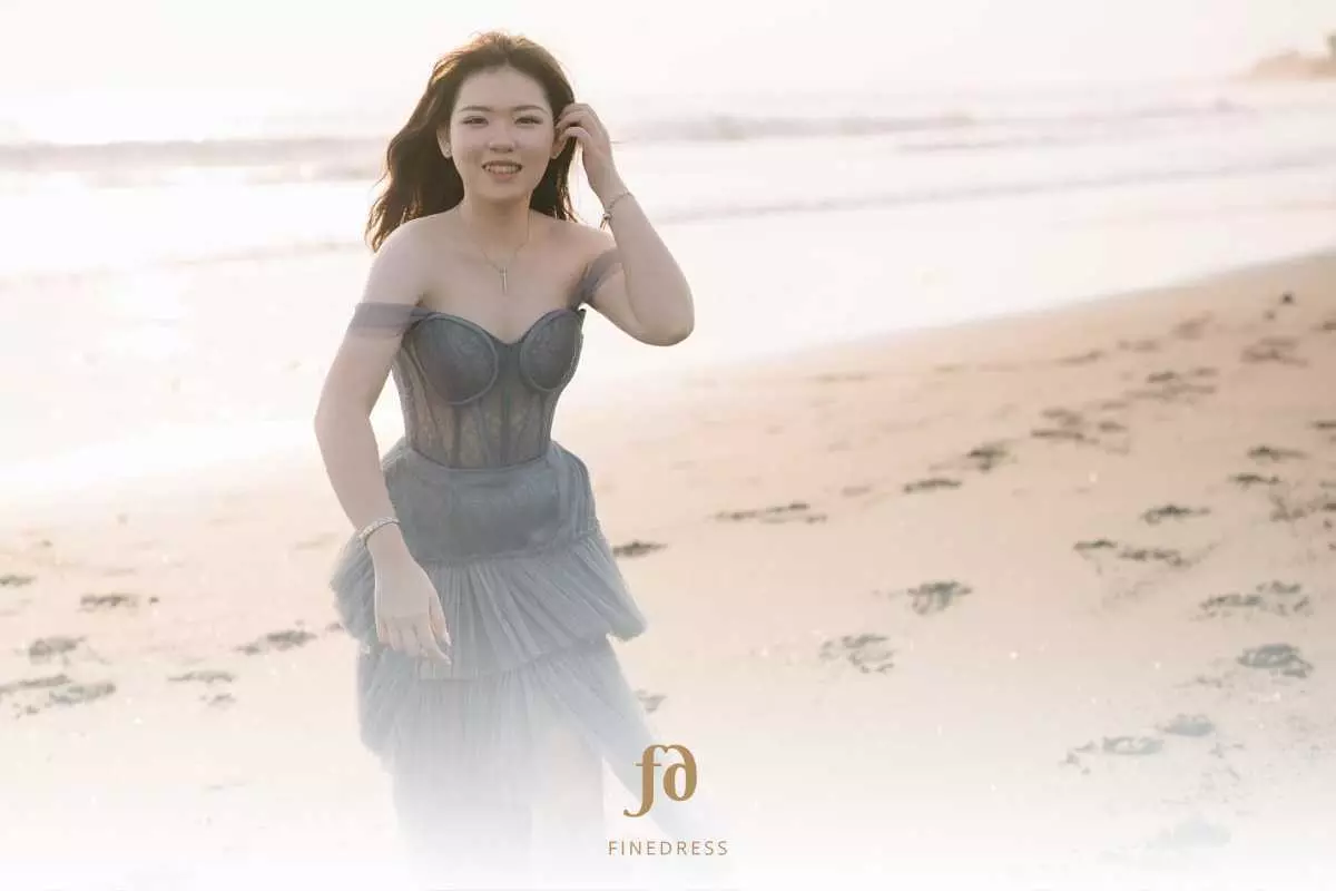 Rekomendasi Wedding Dress untuk Pernikahan di Pantai