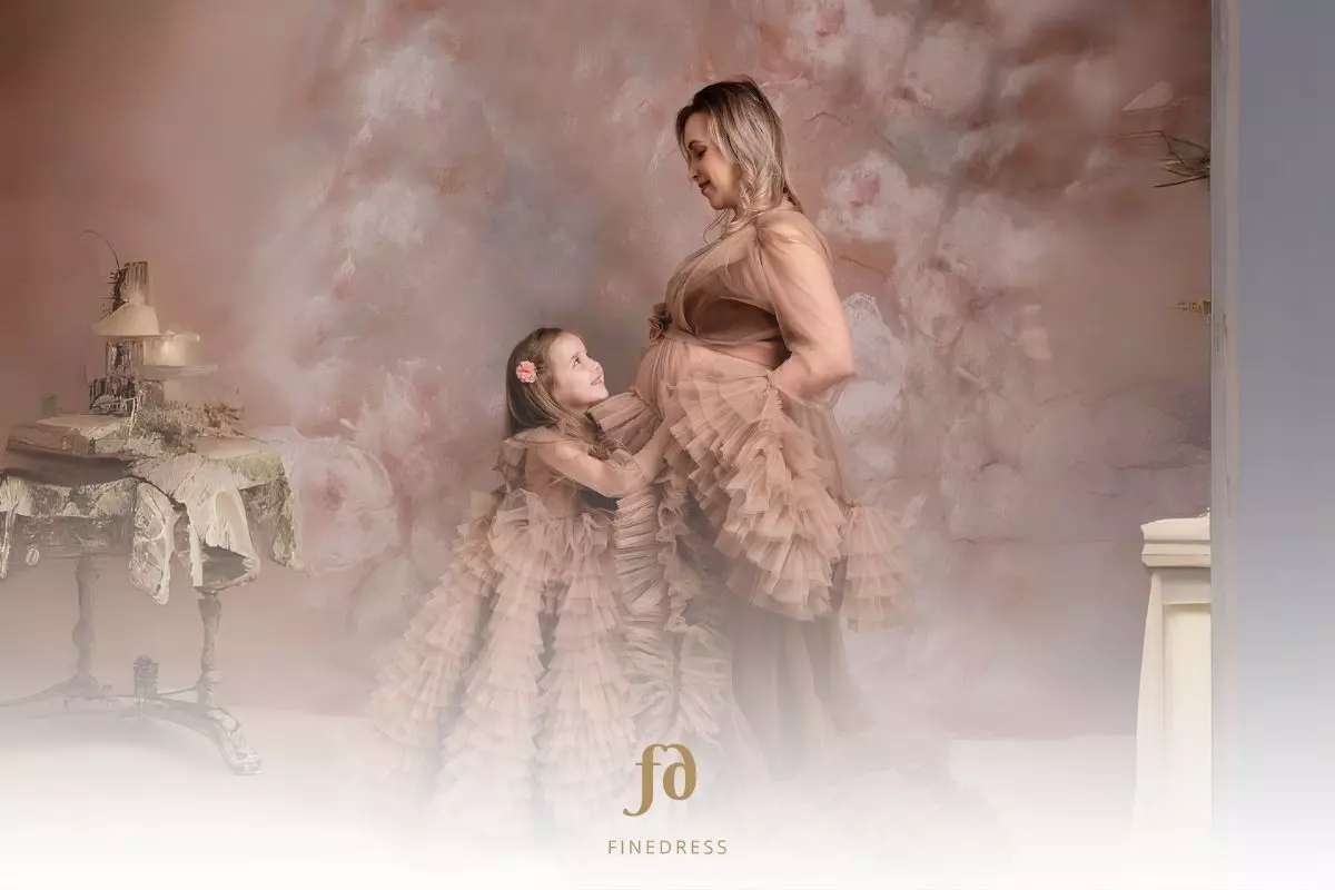 Dress Maternity untuk Foto Keluarga Bersama Anak-Anak