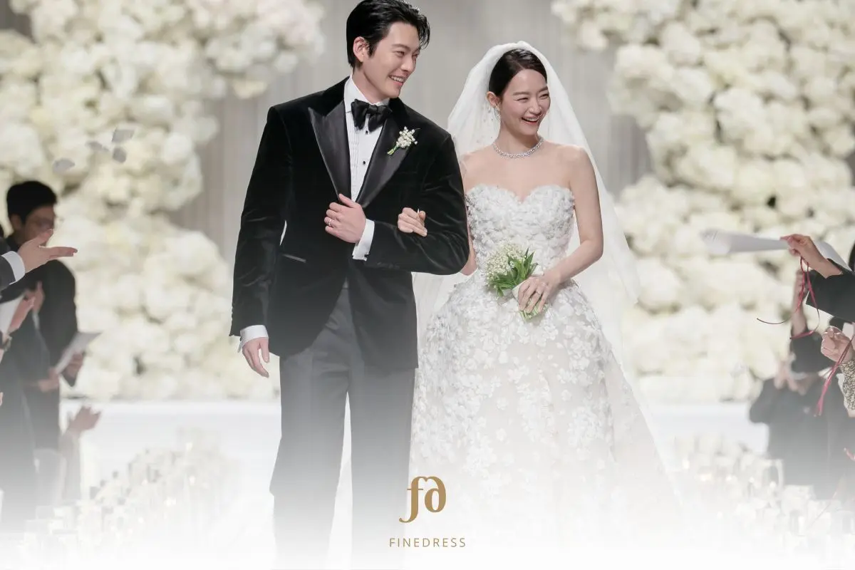 Gaun Pernikahan Shin Min Ah, Elegansi Floral 3D ala Putri Modern