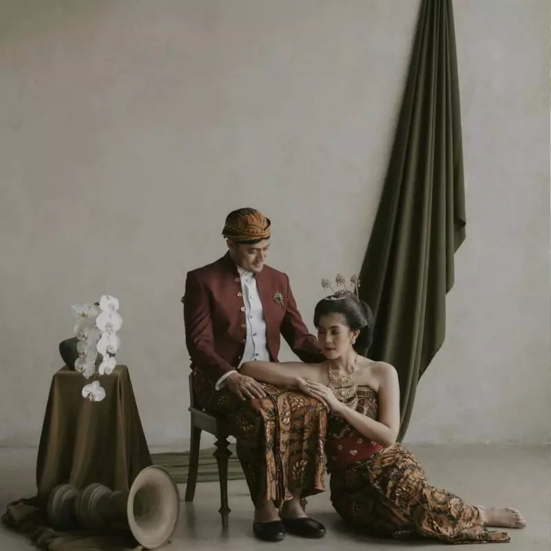 Tema Berdasarkan Budaya atau Tradisi