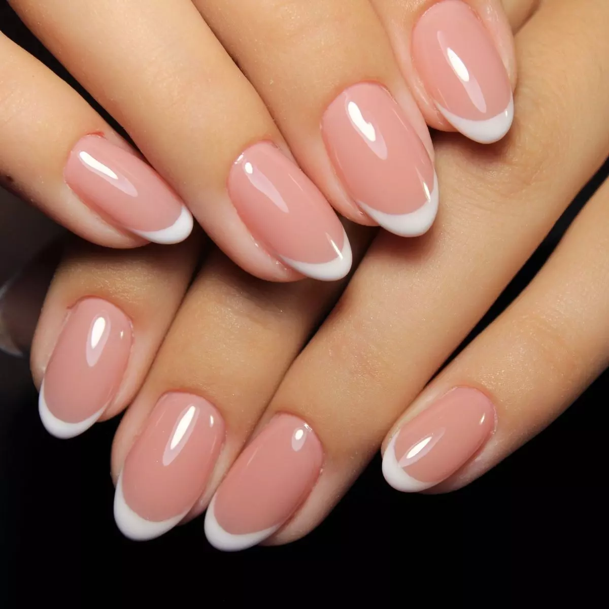 French Manicure Simpel dan Elegan