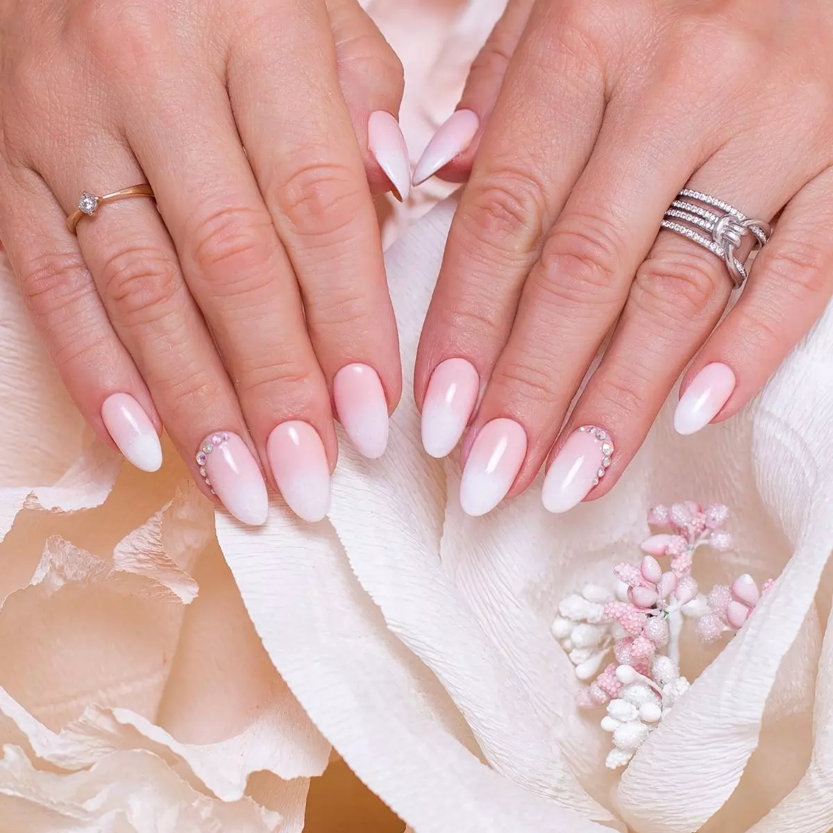 Ombre Soft Pink: Feminin dan Lembut