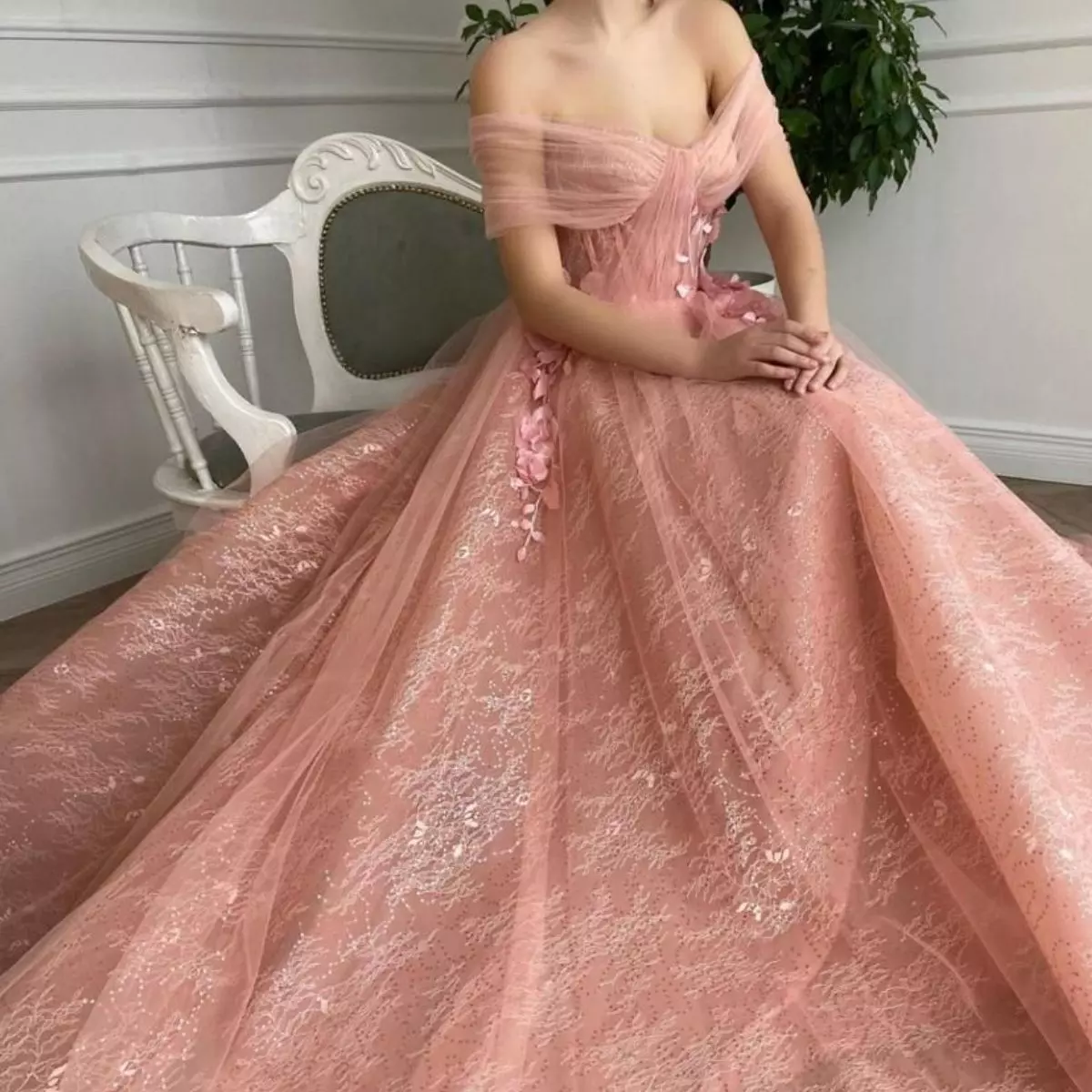 Pink Pastel Feminin dan Romantis