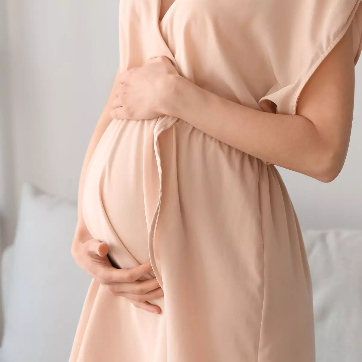2. Dress Maternity Lengan Pendek