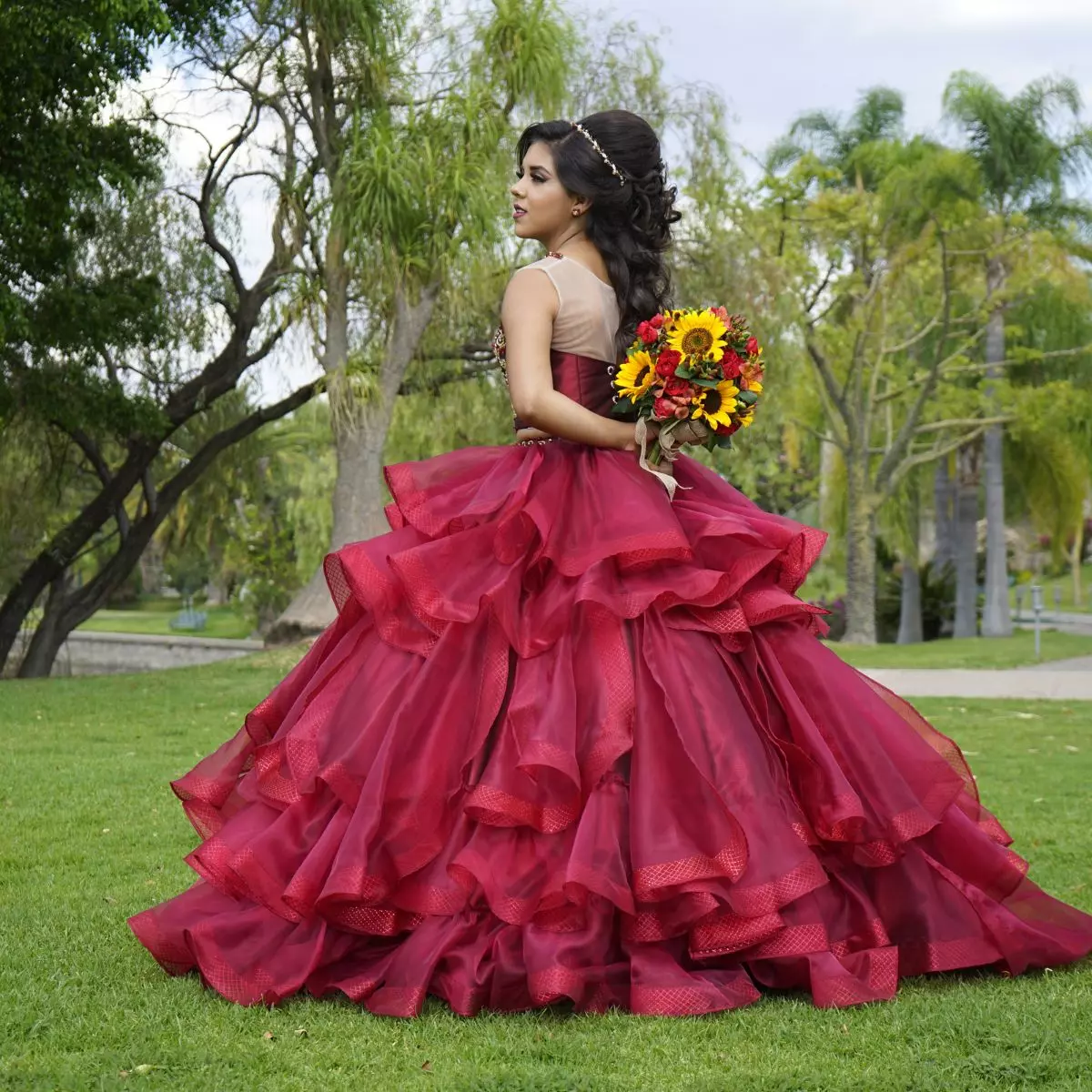 1. Garden Wedding (Pernikahan di Taman)