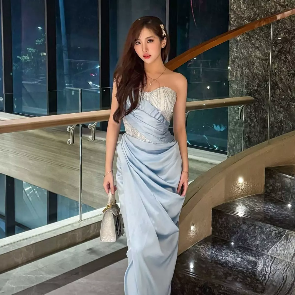 3. Pastikan Dress Memiliki Ukuran yang Pas